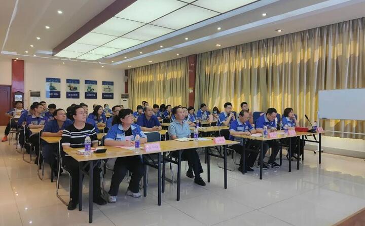 深植愛崗奉獻的精神，激發立足本職的熱情，9月29日，山東金格瑞組織開展“愛崗敬業、愛我家園”迎國慶職工演講比賽活動。山東居邦源集團董事長景奉國、山東居邦源集團黨支部書記景奉全等領導出席，集團人資部總監雷廣妮主持。.jpg