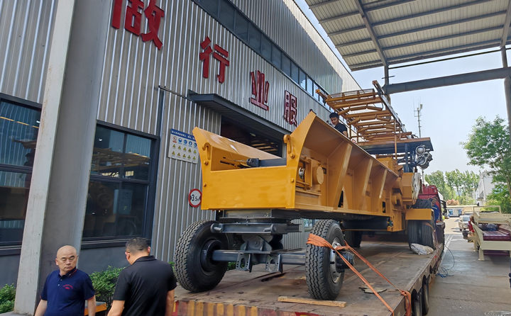 移動(dòng)式破碎機(jī)發(fā)貨.jpg